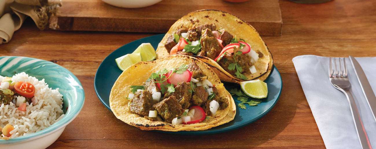 Tacos de bistec de solomillo estofado verde