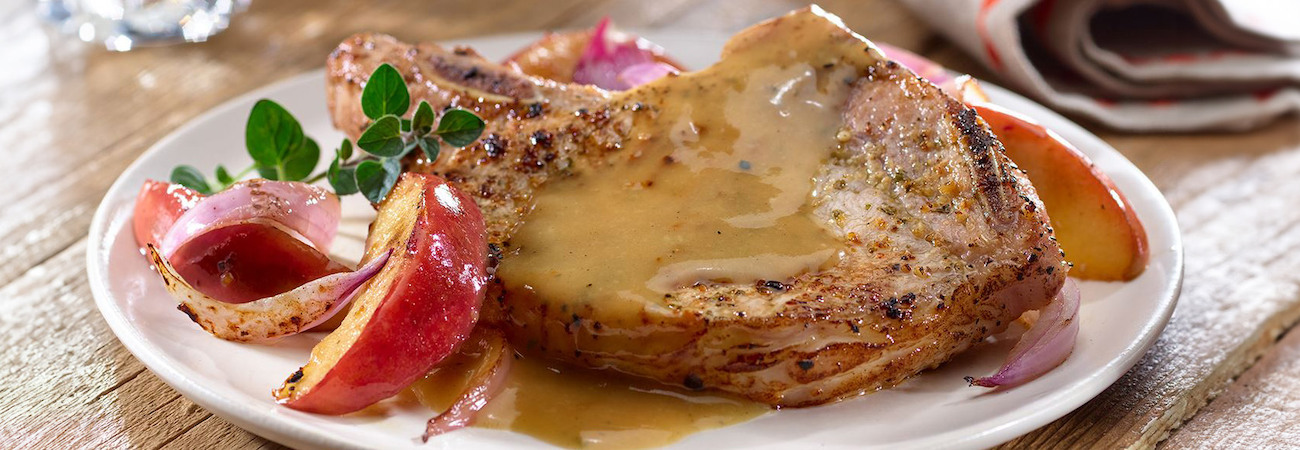 Chuletas de Cerdo con Manzanas y Cebollas